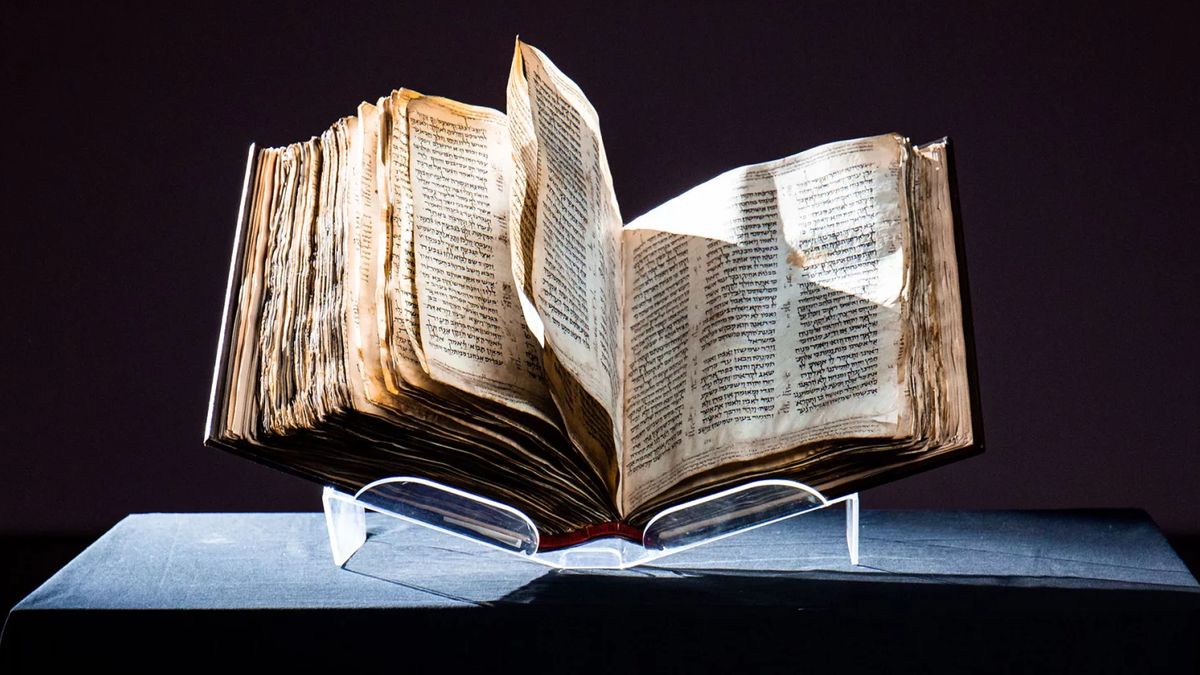 Video: Nejstarší hebrejská Bible míří do dražby, cena může překročit miliardu